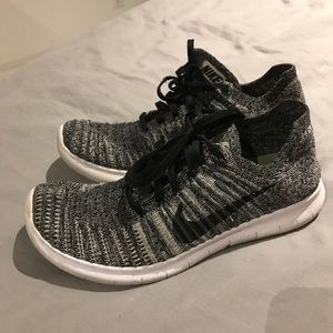 Nike flyknit running shoes